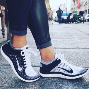 Size 9 Nike fly knit 4.0